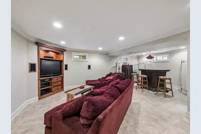 1323 W Sigwalt Street, Arlington Heights, IL 60005 - Photo 9