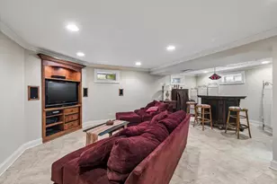1323 W Sigwalt St, Arlington Heights, IL 60005 - Photo 9