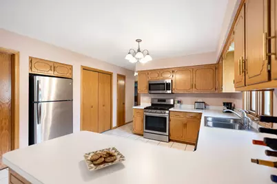 14241 S Mackinaw Avenue, Burnham, IL 60633 - Photo 11