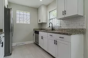 9207 S Greenwood Ave, Chicago, IL 60619 - Photo 13