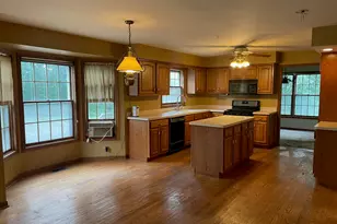 40W003 Russell Rd, Elgin, IL 60124 - Photo 7
