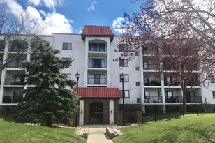 375 Plum Creek Dr, Wheeling, IL 60090 - Photo 1