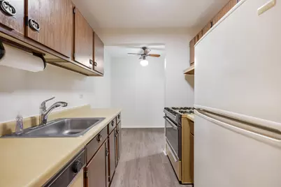 1 Oak Creek Drive #2303, Buffalo Grove, IL 60089 - Photo 5