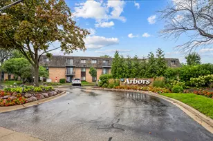 1 Oak Creek Dr, Buffalo Grove, IL 60089 - Photo 1
