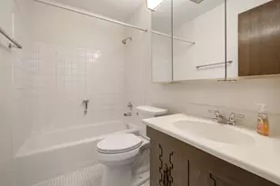 1 Oak Creek Dr, Buffalo Grove, IL 60089 - Photo 13