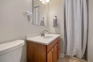 110 Bay Rd, McHenry, IL 60051 - Photo 13