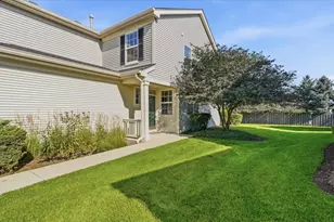 570 W Kristina Ln, Round Lake, IL 60073 - Photo 3