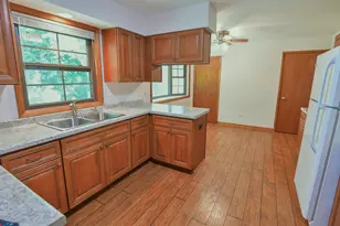 42886 N Washington Ave, Winthrop Harbor, IL 60096 - Photo 5
