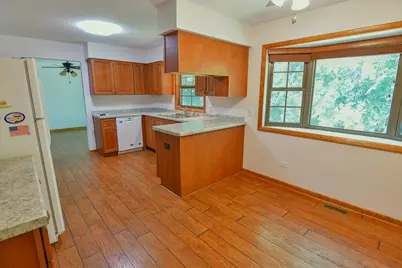 42886 N Washington Avenue, Winthrop Harbor, IL 60096 - Photo 7