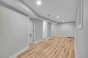 7026 S Eberhart Ave, Chicago, IL 60637 - Photo 29