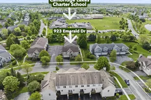 923 Emerald Dr, Pingree Grove, IL 60140 - Photo 3
