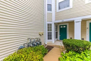 985 Huntington Dr, Elk Grove Village, IL 60007 - Photo 3