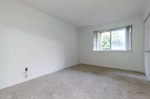 985 Huntington Dr, Elk Grove Village, IL 60007 - Photo 17