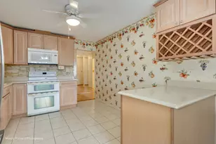 453 Raintree Dr, Glen Ellyn, IL 60137 - Photo 11