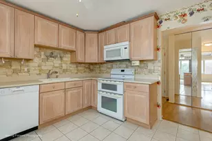 453 Raintree Dr, Glen Ellyn, IL 60137 - Photo 9