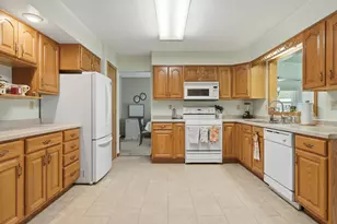 23853 Hazel Rd, Sterling, IL 61081 - Photo 9