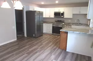7405 Clarendon Ct, Fox Lake, IL 60020 - Photo 3