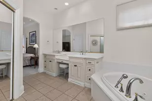 46 Forest Gate Cir, Oak Brook, IL 60523 - Photo 17