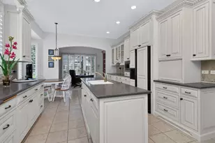 46 Forest Gate Cir, Oak Brook, IL 60523 - Photo 9
