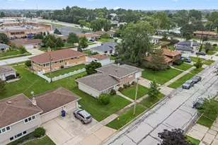8830 W Lotus Dr, Hickory Hills, IL 60457 - Photo 7