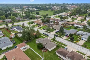 8830 W Lotus Dr, Hickory Hills, IL 60457 - Photo 9