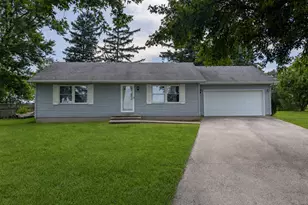315 S Woodlawn Rd, Creston, IL 60113 - Photo 1