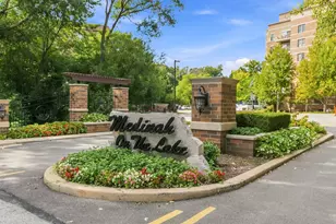 120 Lakeview Dr, Bloomingdale, IL 60108 - Photo 1