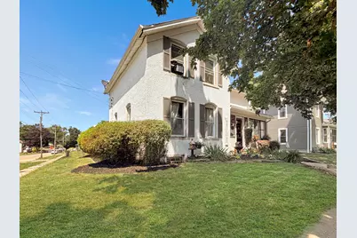 428 W Chestnut Street, Freeport, IL 61032 - Photo 1