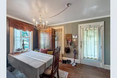 428 W Chestnut Street, Freeport, IL 61032 - Photo 11