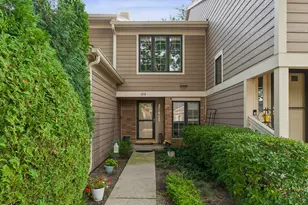 1214 Gulfstream Pkwy, Libertyville, IL 60048 - Photo 5