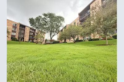 502 W Huntington Commons Road #438, Mount Prospect, IL 60056 - Photo 1