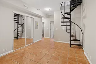 3923 W Ainslie St, Chicago, IL 60625 - Photo 13