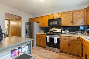 17 Fernwood Dr, Bolingbrook, IL 60440 - Photo 5