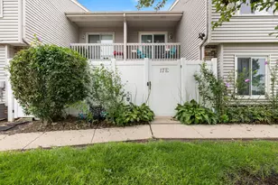 17 Fernwood Dr, Bolingbrook, IL 60440 - Photo 1