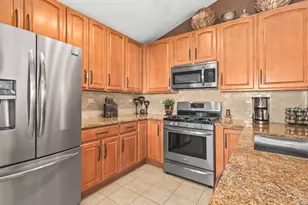 2431 Emily Ln, Elgin, IL 60124 - Photo 5