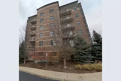 125 Lakeview Drive #207, Bloomingdale, IL 60108 - Photo 1