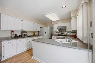 993 Knollwood Dr, Buffalo Grove, IL 60089 - Photo 11