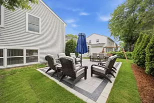 993 Knollwood Dr, Buffalo Grove, IL 60089 - Photo 31