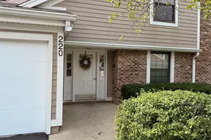 220 Oak Knoll Ct, Schaumburg, IL 60193 - Photo 1