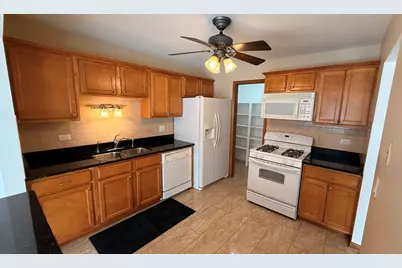 220 Oak Knoll Court #B2, Schaumburg, IL 60193 - Photo 7