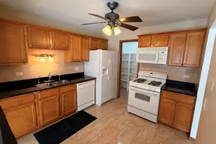 220 Oak Knoll Ct, Schaumburg, IL 60193 - Photo 7