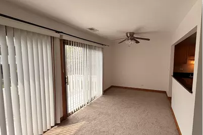 220 Oak Knoll Court #B2, Schaumburg, IL 60193 - Photo 5