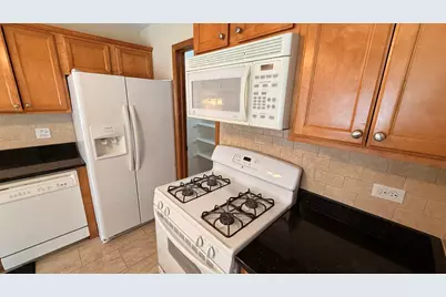 220 Oak Knoll Court #B2, Schaumburg, IL 60193 - Photo 11