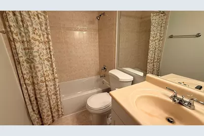 220 Oak Knoll Court #B2, Schaumburg, IL 60193 - Photo 15