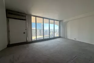 300 N State St, Chicago, IL 60654 - Photo 3