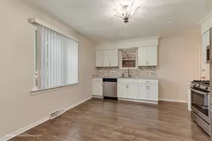 7101 W 114th Pl, Worth, IL 60482 - Photo 9