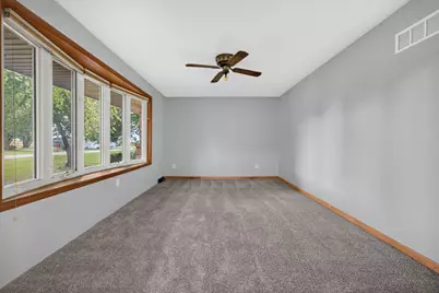 4877 Raymond Drive, Belvidere, IL 61008 - Photo 5