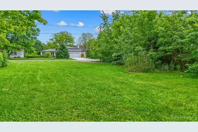 9312 Knight Avenue, Des Plaines, IL 60016 - Photo 1