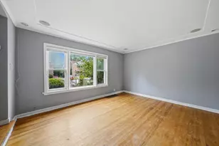 9709 S Yates Blvd, Chicago, IL 60617 - Photo 9