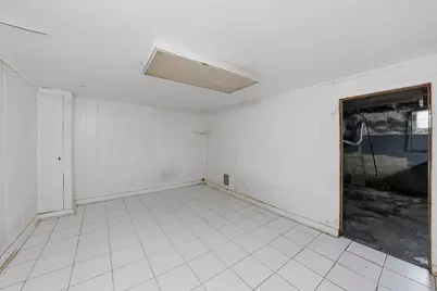 9709 S Yates Boulevard, Chicago, IL 60617 - Photo 17